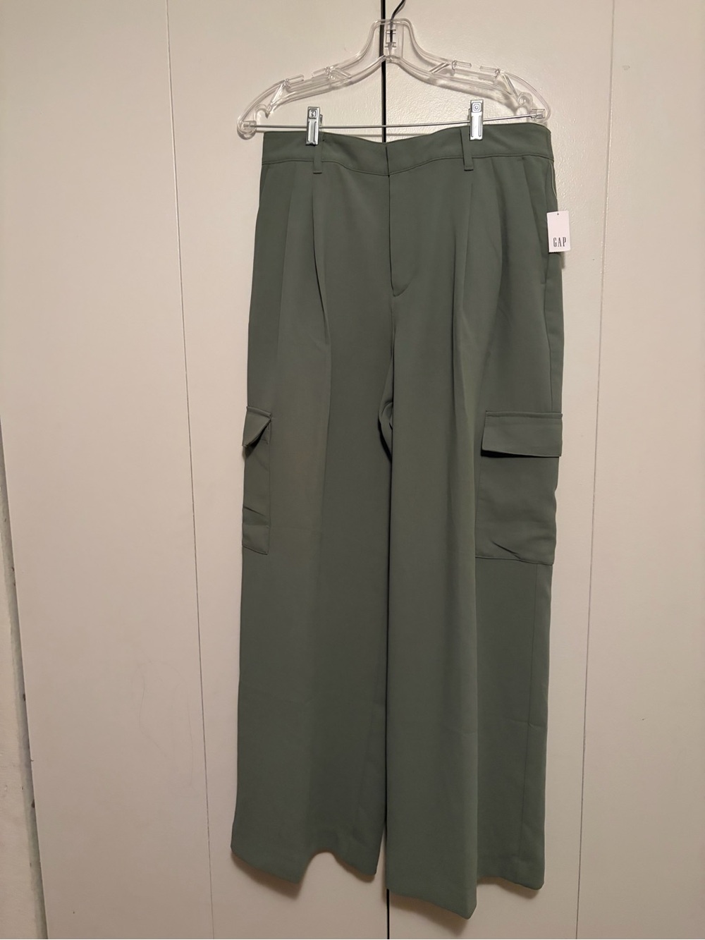 Gap Wide Leg Cargo Pants in Olive Green